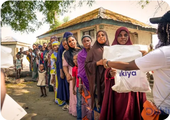 Dukiya gives to the Nigerian Flood Victims in Kogi State